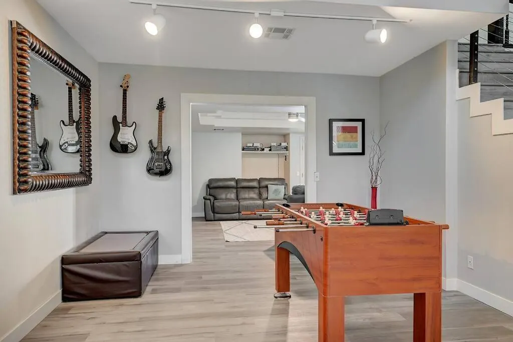 Plush Las Vegas Retreat 5 Min From Strip