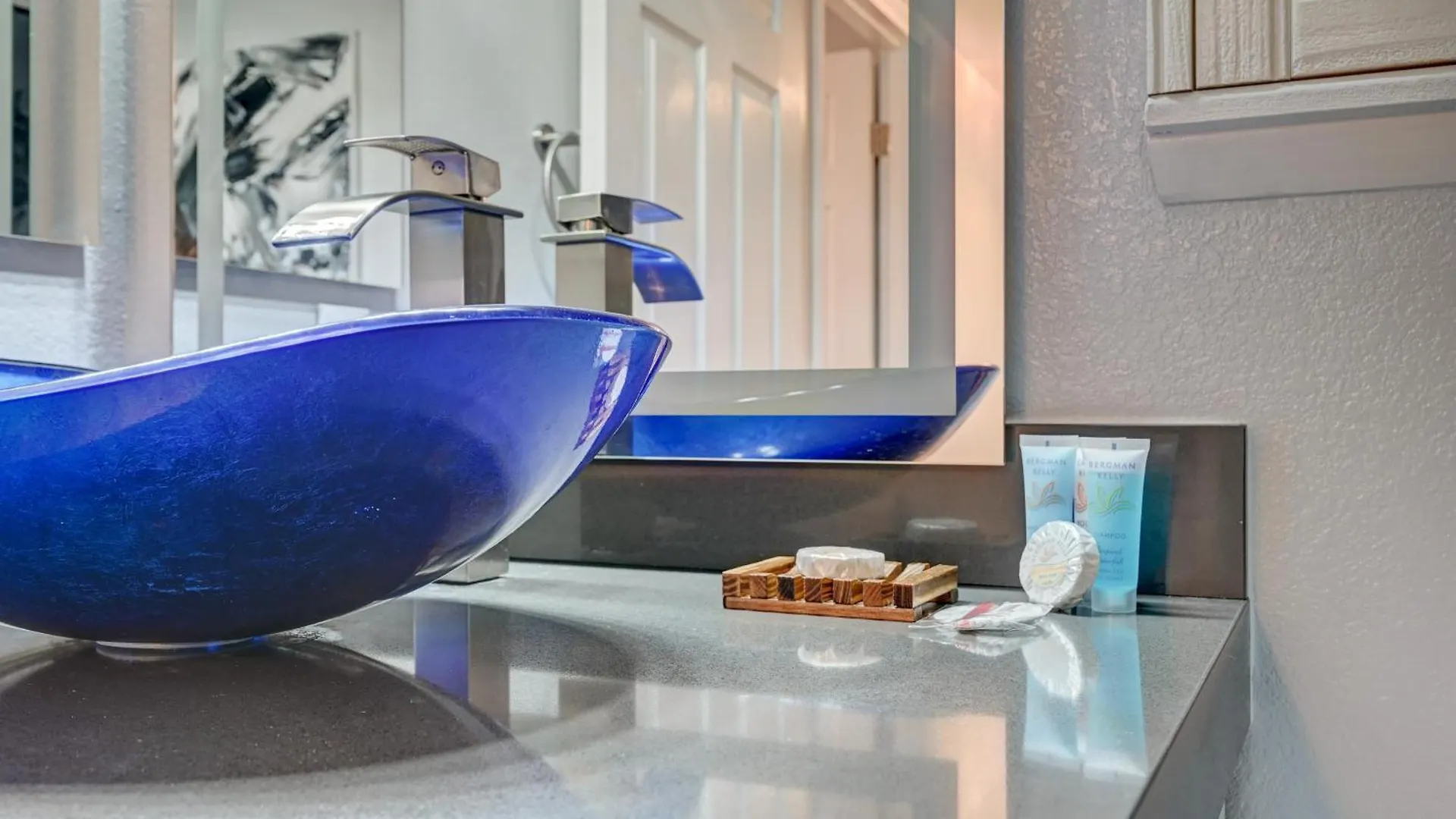 Plush Las Vegas Retreat 5 Min From Strip