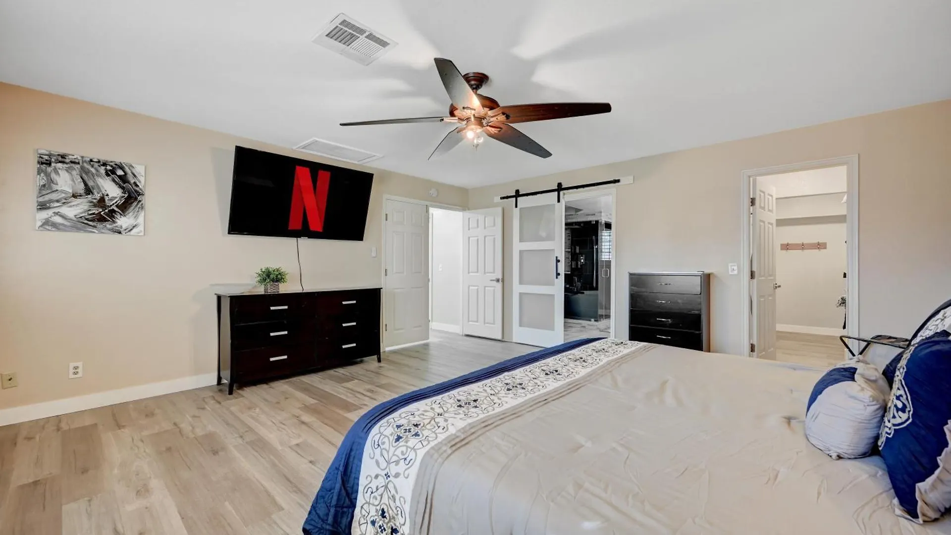 Plush Las Vegas Retreat 5 Min From Strip Villa